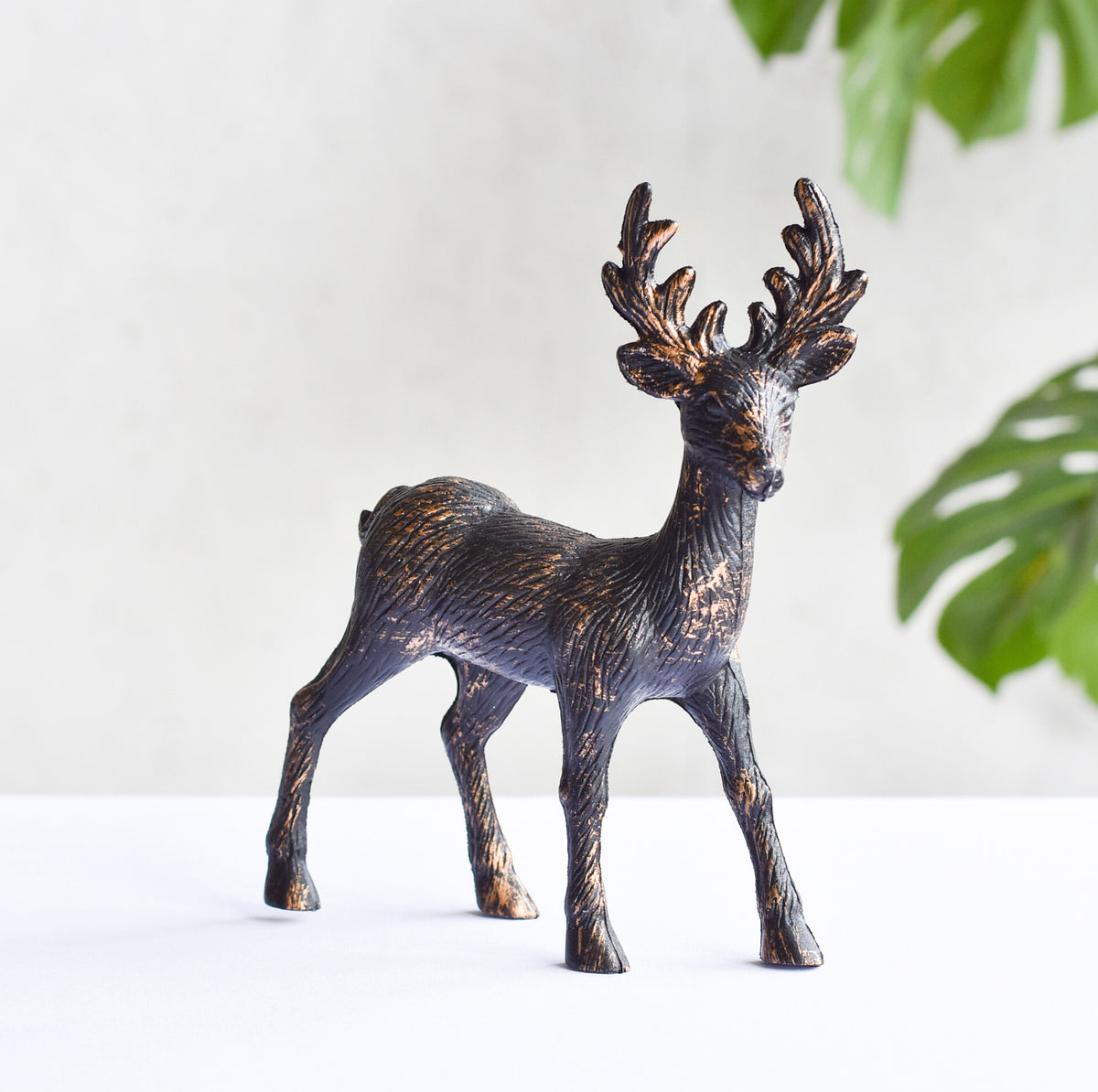 Reno Navideño Decorativo 21x18 cm – Ref. AZ127